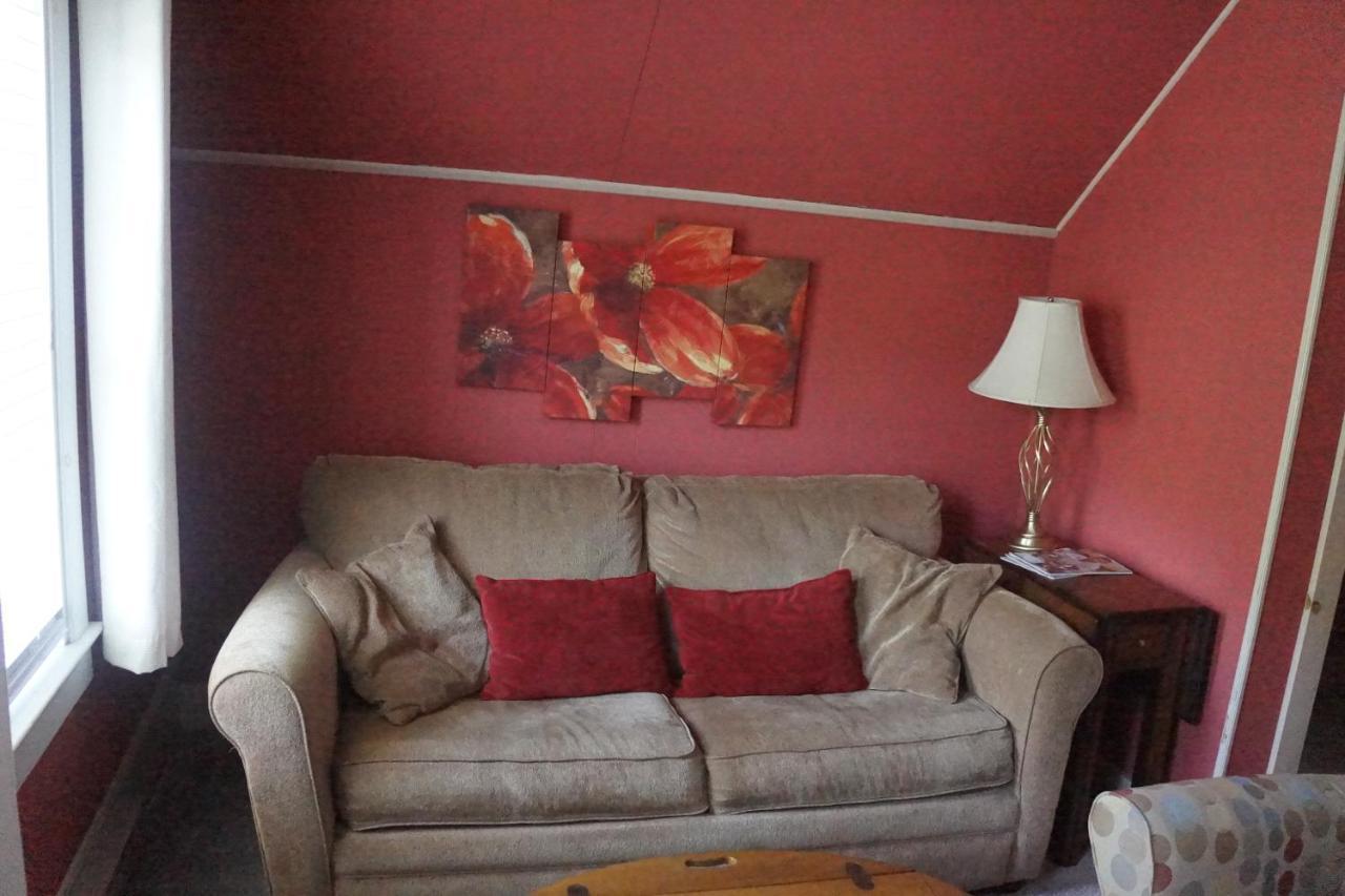 The Frogtown Inn Canadensis