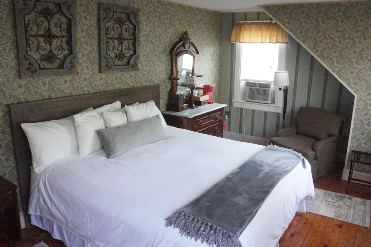 Inn The Frogtown 2*